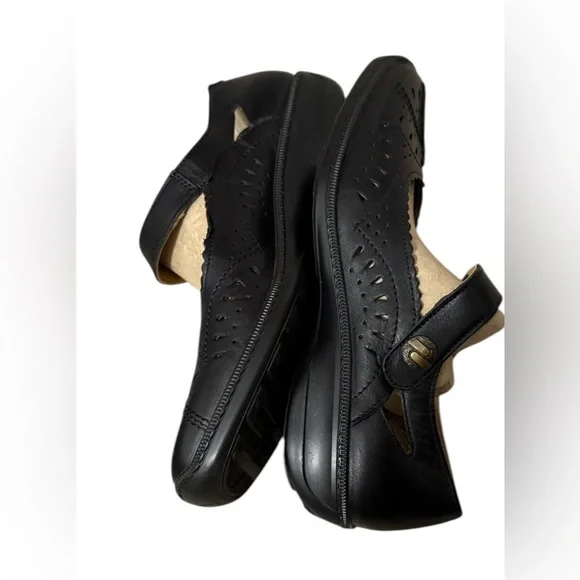 NWOT Hotter Madeln England Chile women’s 7 black leather Mary Jane shoes - Picture 3 of 6